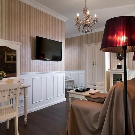 De Gaulle Boutique Hotel ハルキウ エクステリア 写真