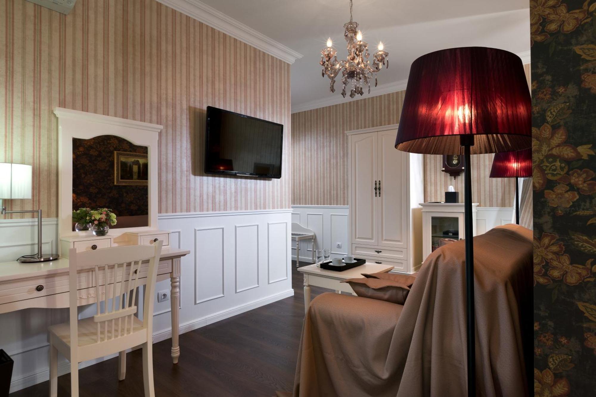 De Gaulle Boutique Hotel ハルキウ エクステリア 写真