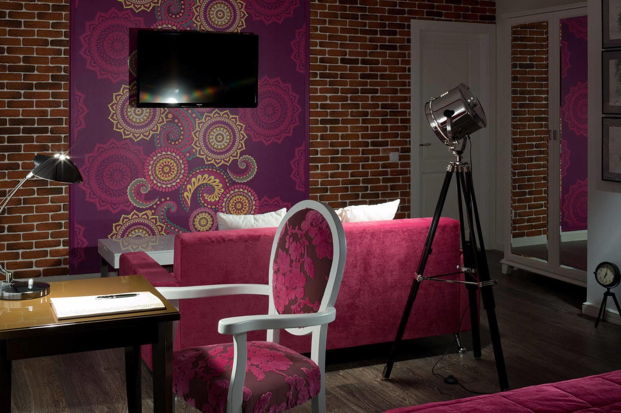De Gaulle Boutique Hotel ハルキウ エクステリア 写真