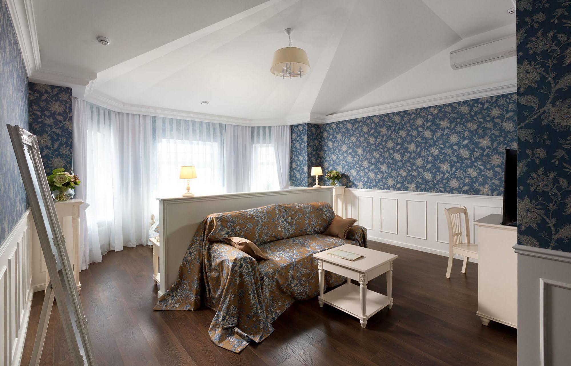 De Gaulle Boutique Hotel ハルキウ エクステリア 写真