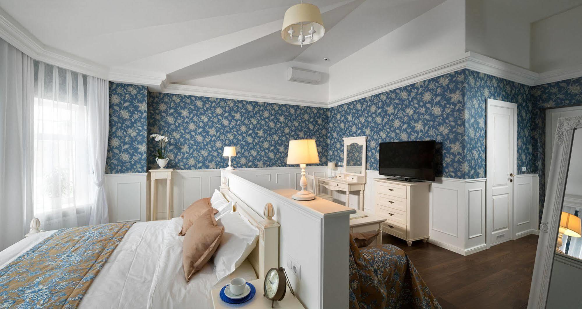 De Gaulle Boutique Hotel ハルキウ エクステリア 写真