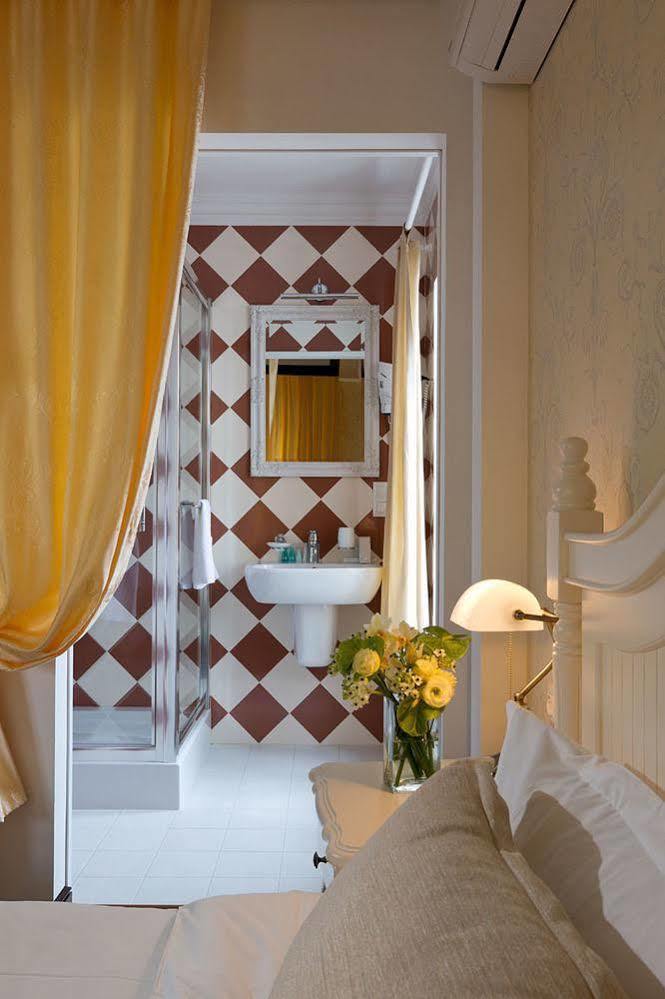 De Gaulle Boutique Hotel ハルキウ エクステリア 写真