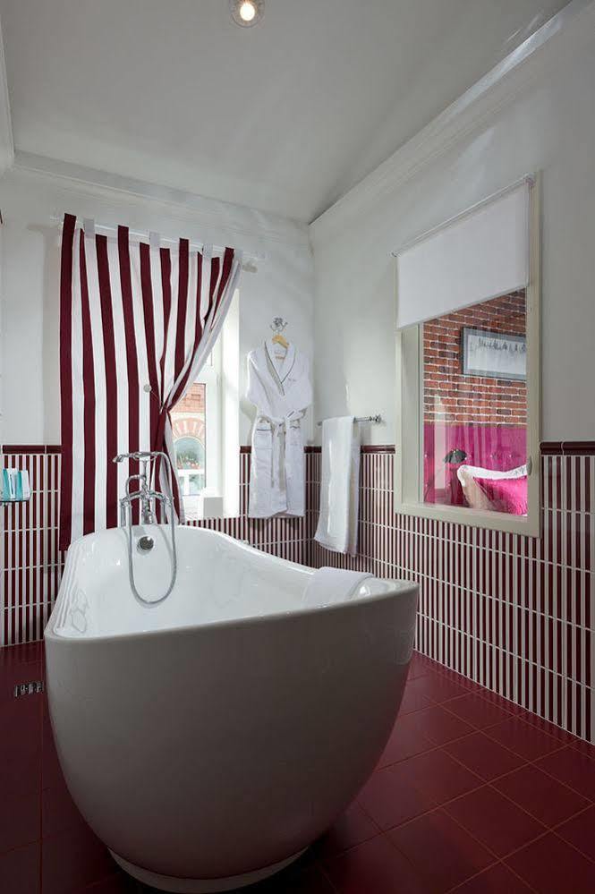 De Gaulle Boutique Hotel ハルキウ エクステリア 写真