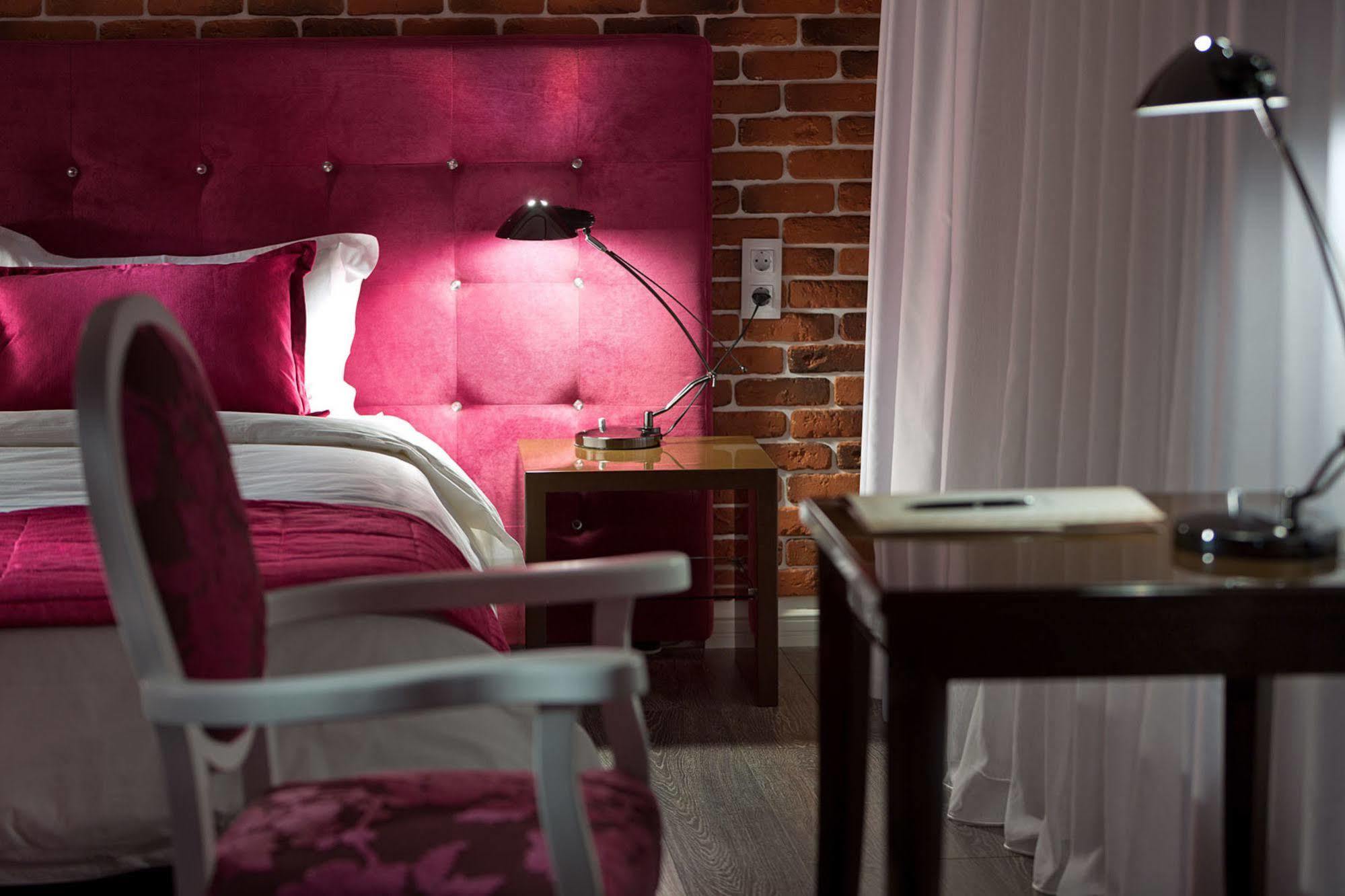 De Gaulle Boutique Hotel ハルキウ エクステリア 写真