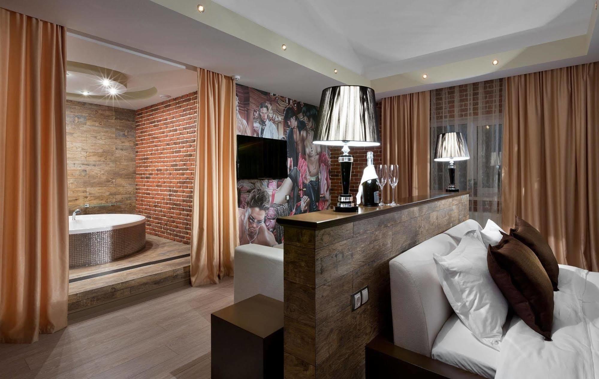 De Gaulle Boutique Hotel ハルキウ エクステリア 写真