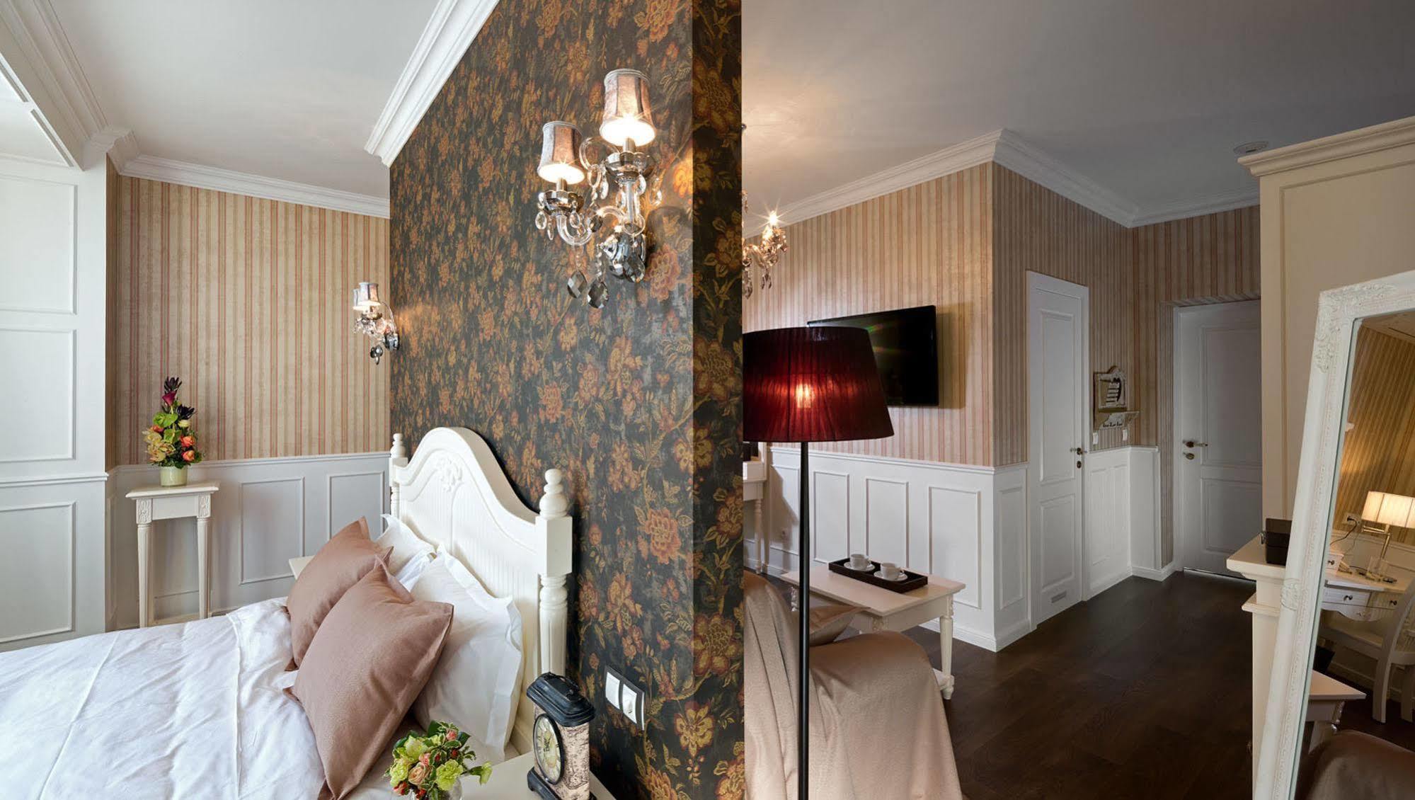 De Gaulle Boutique Hotel ハルキウ エクステリア 写真